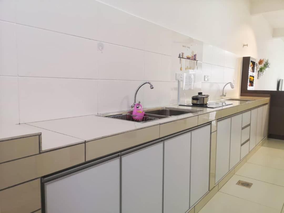 Holiday Homestay Серембан Екстериор снимка
